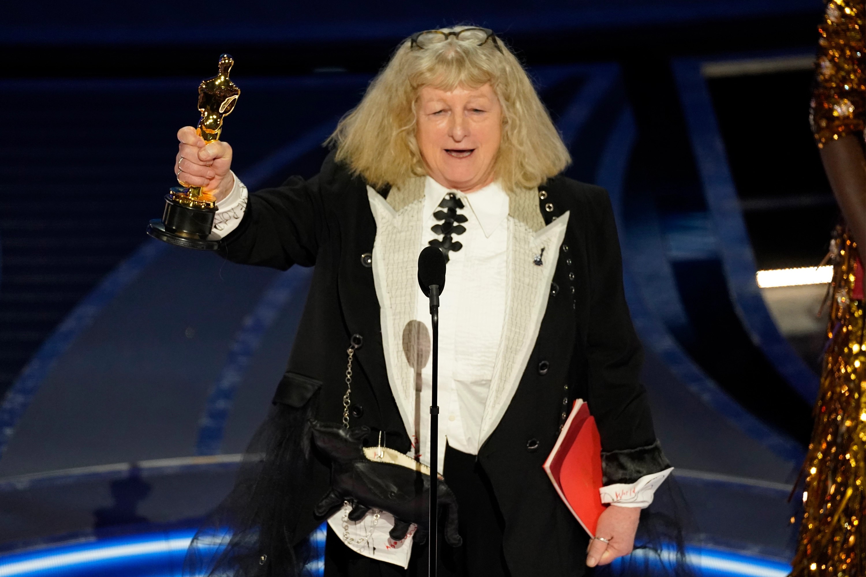 Jenny Veavan accepting her award at the Oscars 2022 for Cruella