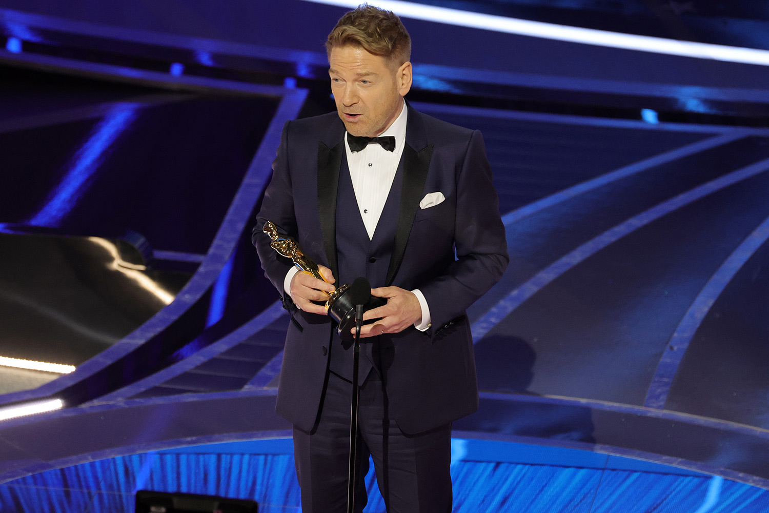 Kenneth Branagh accepting his award at the Oscars 2022 for Belfast