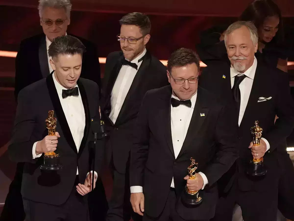 Theo Green, Mark Mangini, Mac Ruth, Doug Hemphill, Ron Bartlett & Mac Ruth accepting their award at the Oscars 2022 for Dune