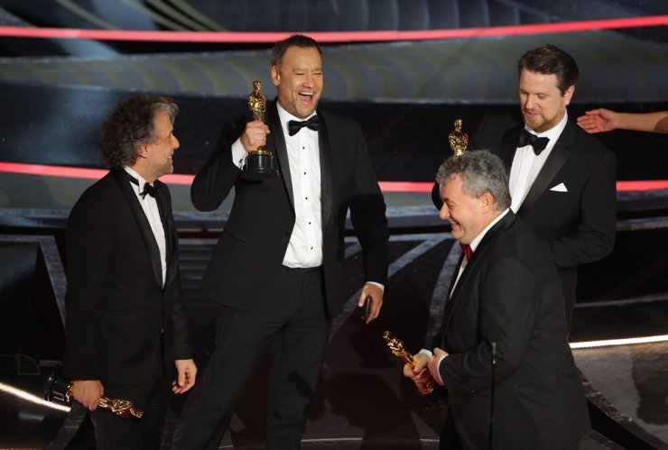 Paul Lambert, Tristan Myles, Brian Connor & Gerd Nefzer accepting their award at the Oscars 2022 for Dune