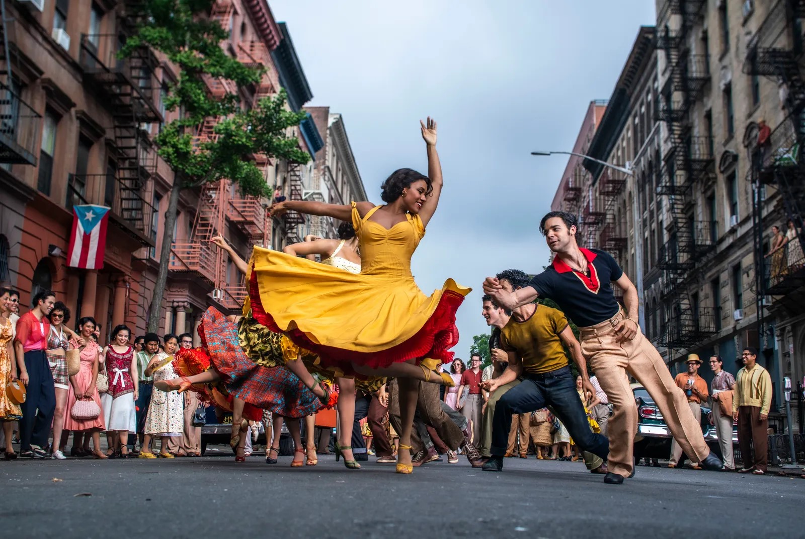 West Side Story wins Best Supporting Actress